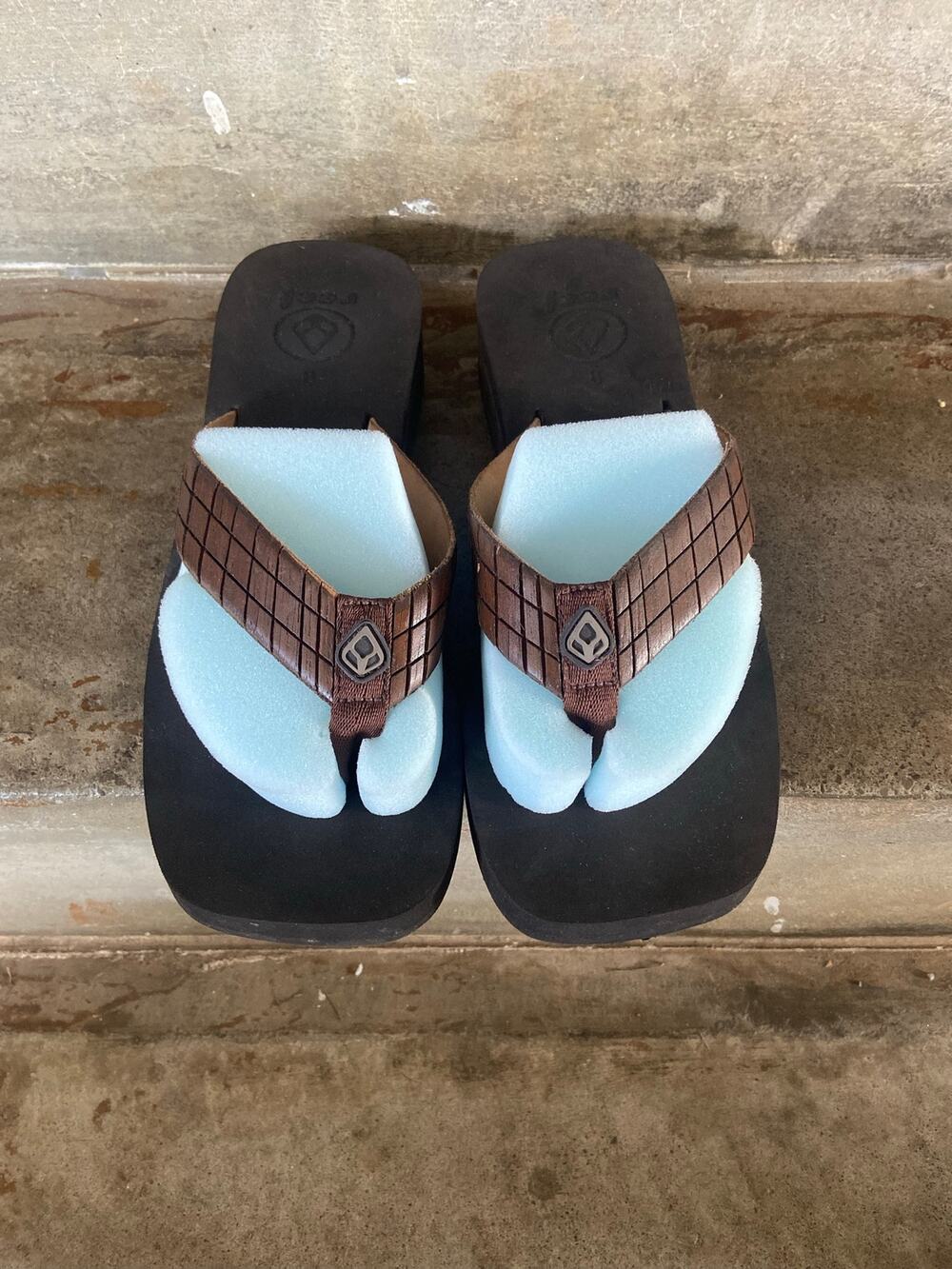 Reef brown textured leather flip flop sandals